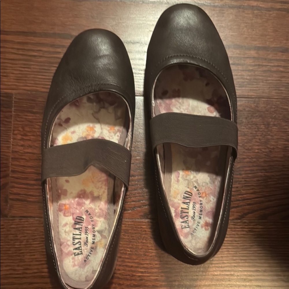 Eastland Brown Flat Shoes